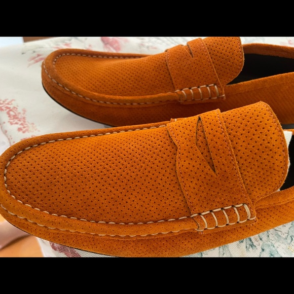 Very nice orange suede loafers. Never used in brand new conditions. Size 10. - Picture 2 of 4
